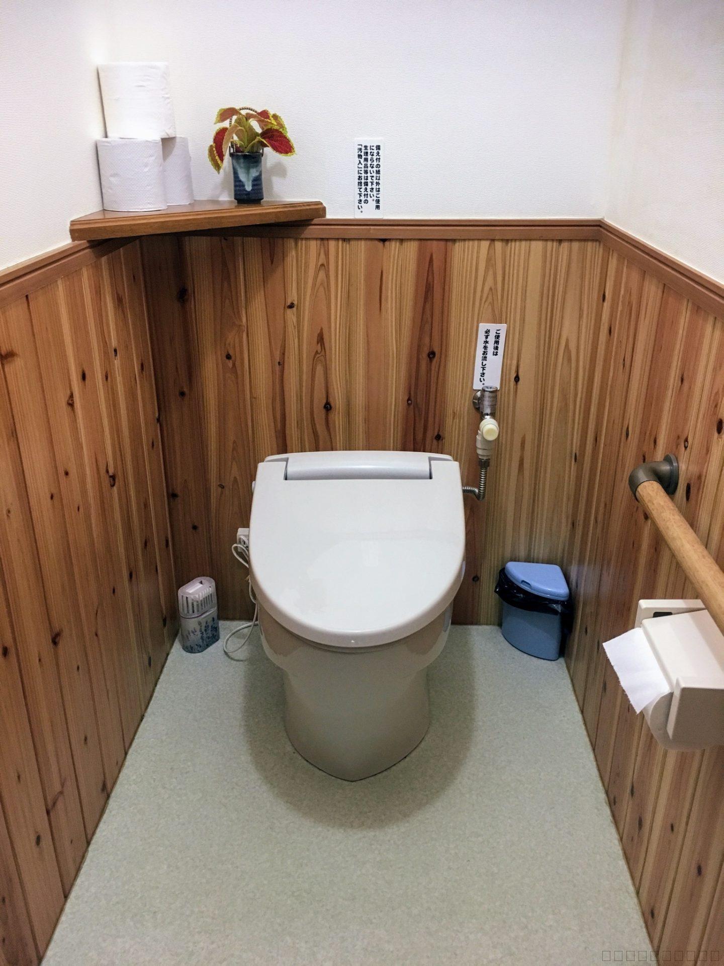 長野県上田市の松茸小屋「二幸園」のトイレ