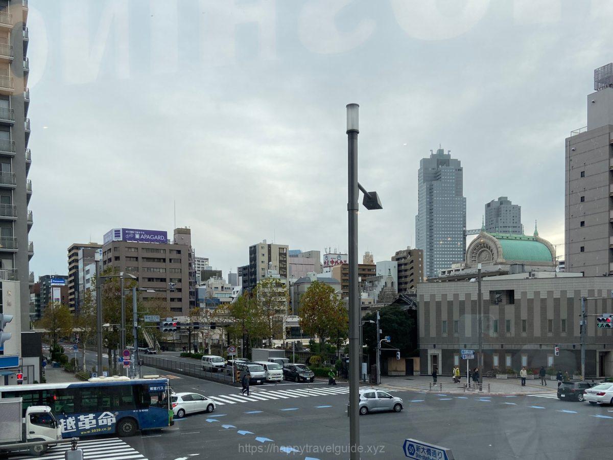 築地本願寺を眺める