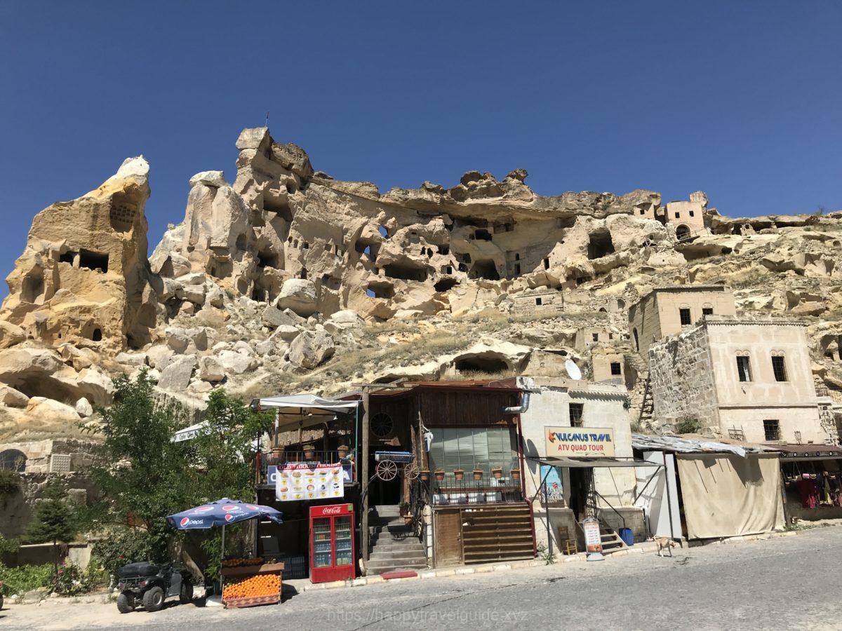 ウチヒサール城の近く