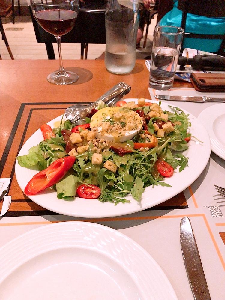 Athinaikon Restaurantでディナー