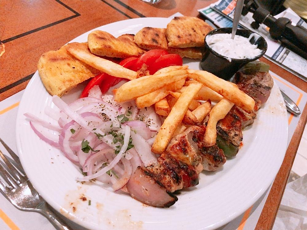 Athinaikon Restaurantでディナー