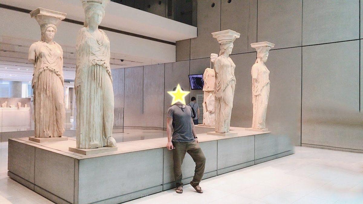 新アクロポリス博物館でポーズ