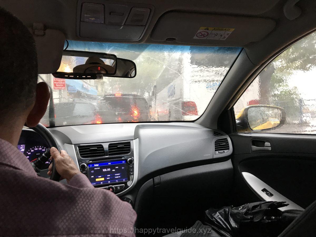 タクシーにぼったくられる